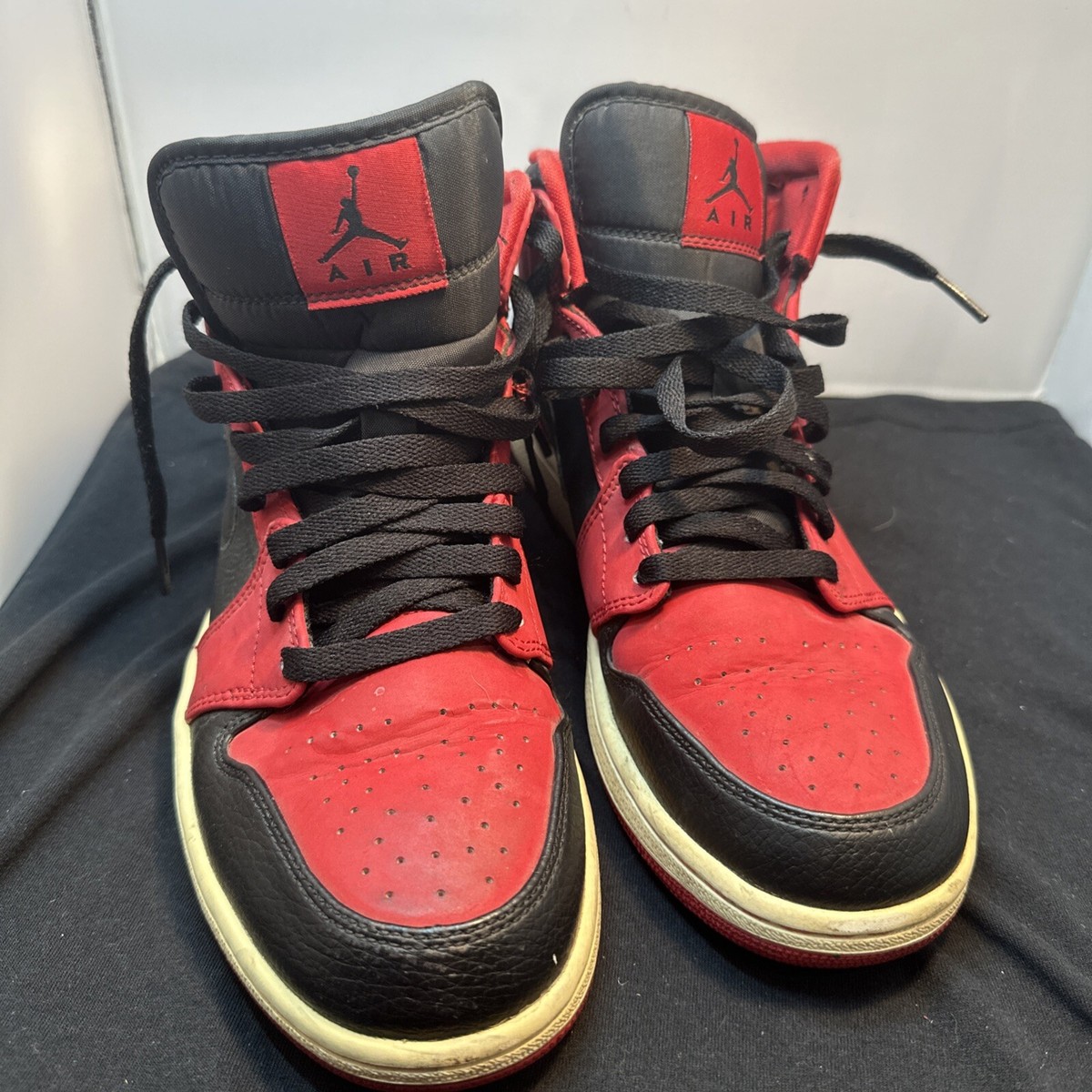 Jordan Red and Black Athletic Shoes with Mid-Top Design Air Jordan 1 Mid Black / Varsity Red - Oct 2025 - HV4091-006  main image 4
