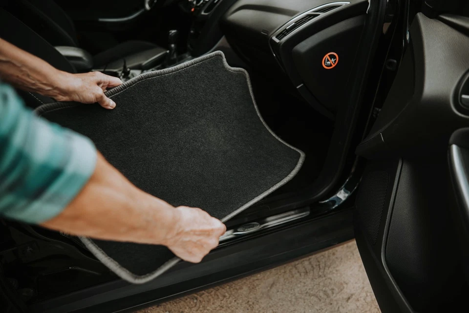 Velour Floor Mats for 2006-2012 Chevrolet Epica 4pc Fit Car Mats - Image 4 of 4