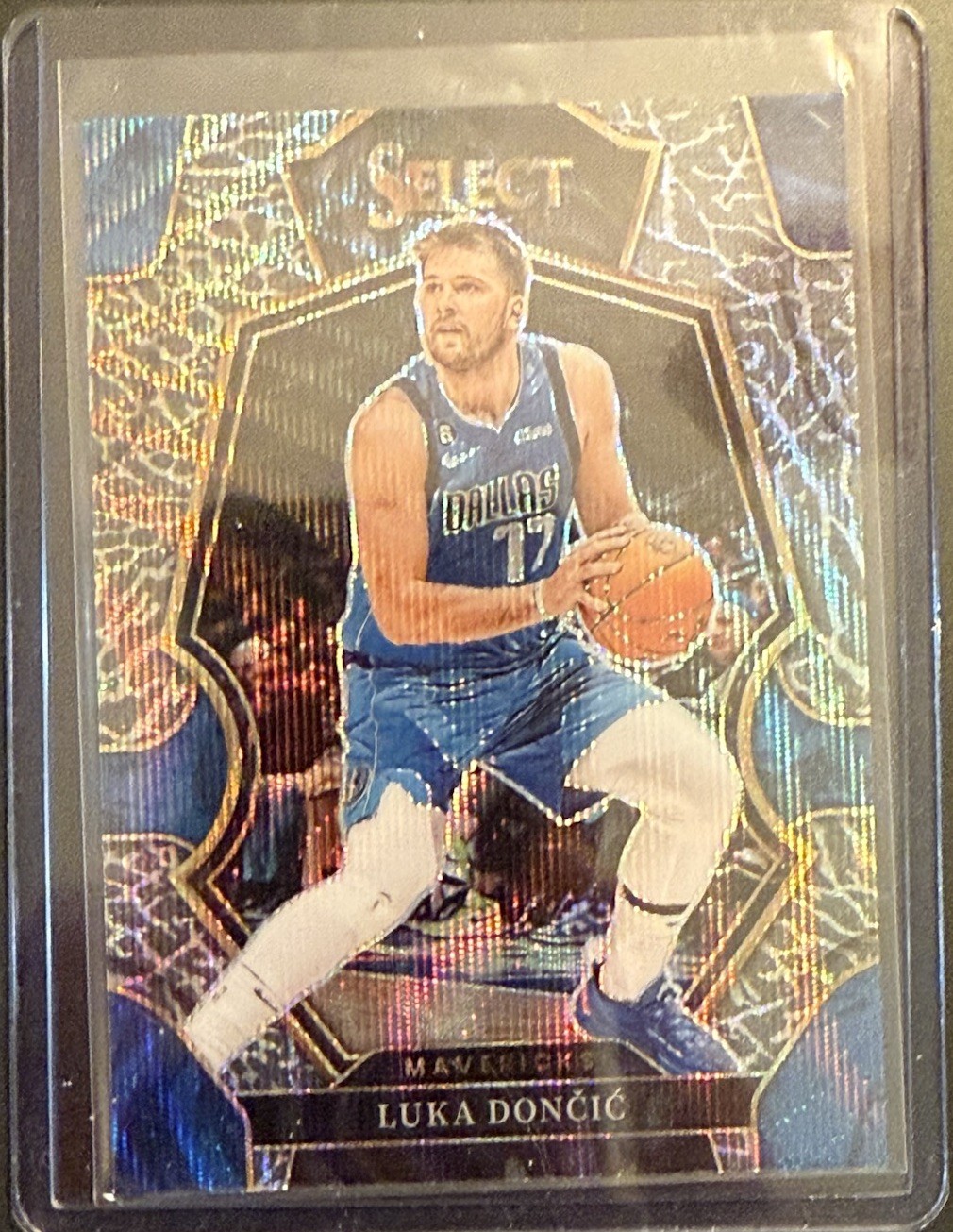 Luka Doncic 2022-23 Select Premier Level Elephant Prizm SSP Mavericks Lakers