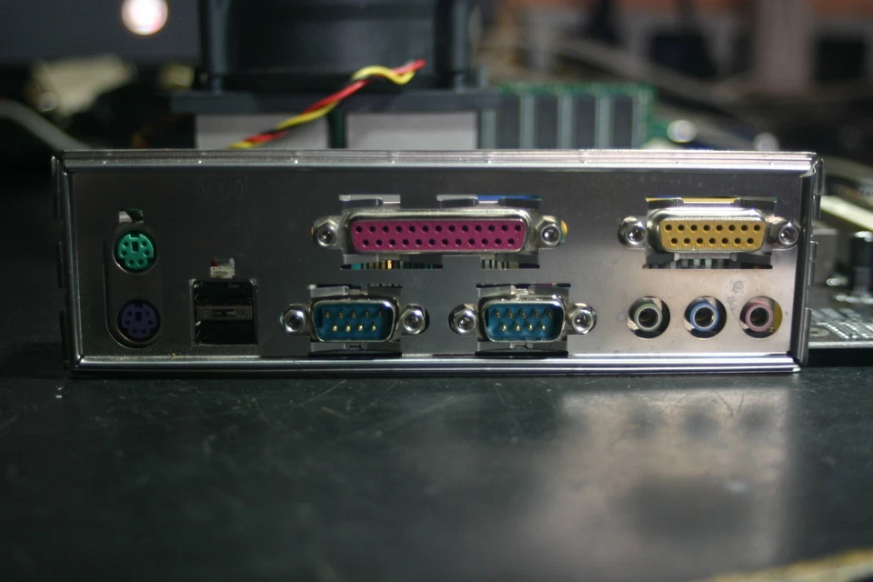 ECS Elitegroup K7S5A ATX Mainboard, AMD Athlon XP 1800+ 1 GB SD Ram geprüft - Bild 2 von 4