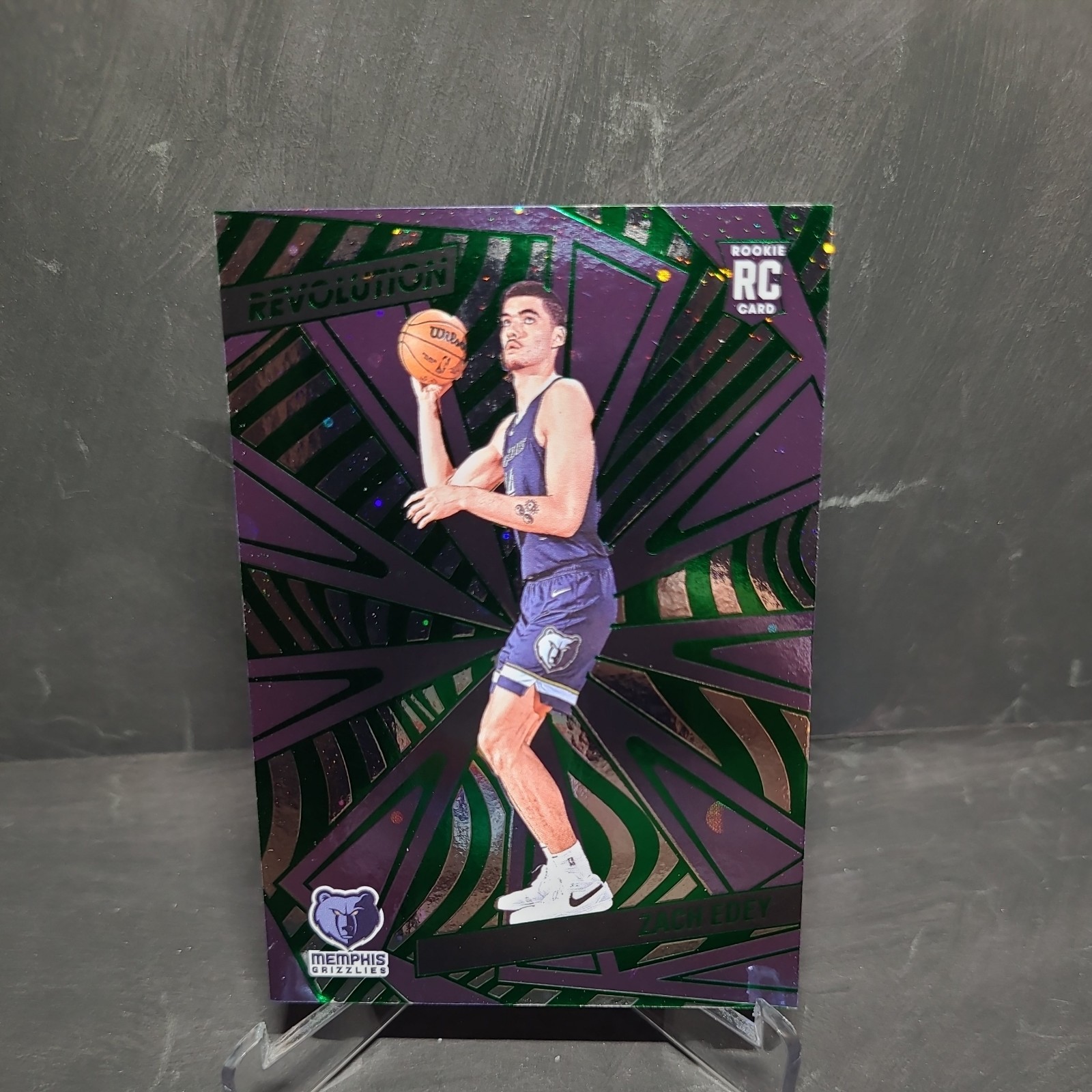 2024-25 Panini Revolution Rookies Green Cosmo /75 Zach Edey #134 Rookie RC