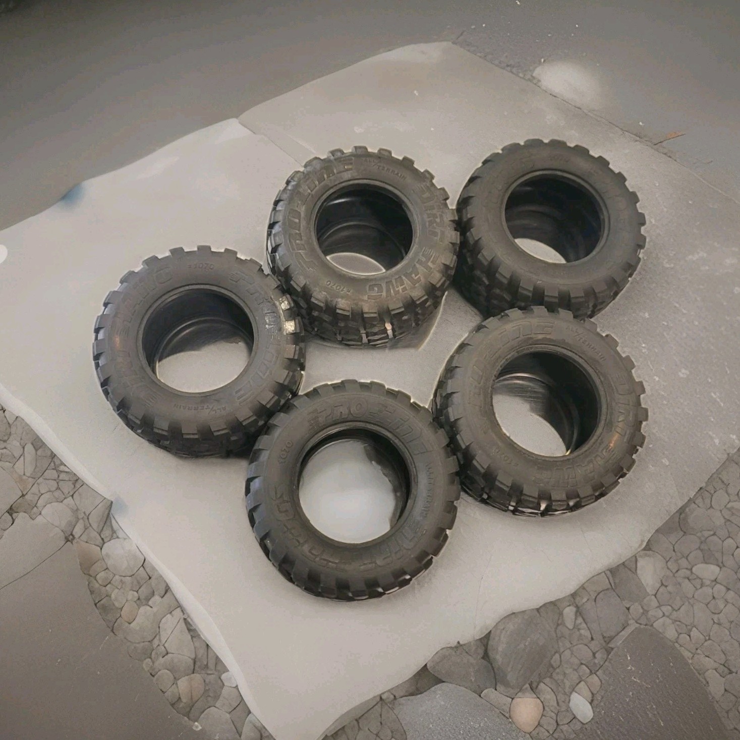 Vintage Set Of 5 Pro-Line Dirt Hawg tires In Great Shape 2.2