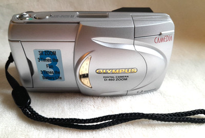 VINTAGE Olympus Digital Camera D-460 Zoom 1.3 MP 3X FOR PARTS ONLY