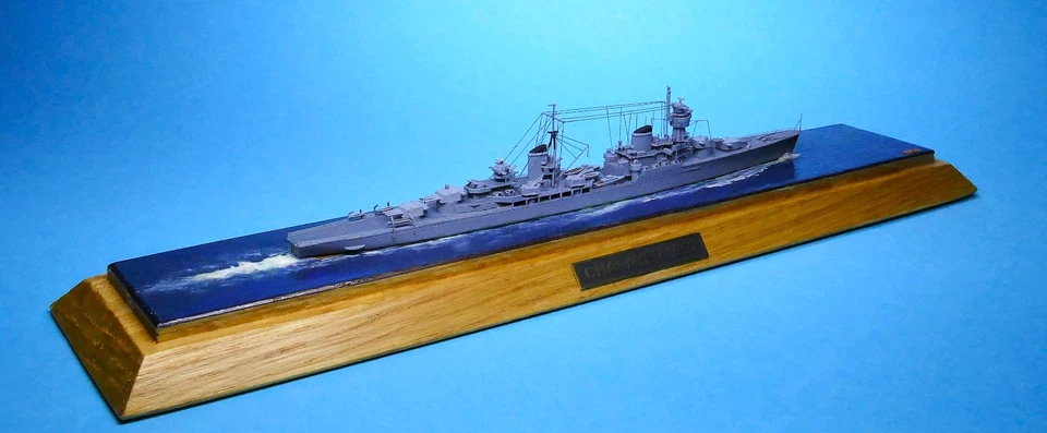 Schiffsmodell SPIDERNAVY "Chapayev", (SN 3-07 RV), 1:1250, in Vitrine - Bild 4 von 4