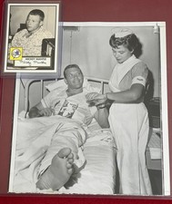 MICKEY MANTLE 1957 Type 1 AP NEWS WIRE PHOTO Pulse of the Yankees w/ 2007 card