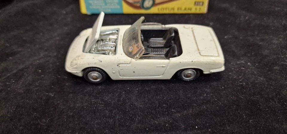 4 x Corgi 318 Lotus Elan S2 - various versions + original box USED - Image 4 of 4