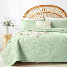 Light Green Embossed Microfiber Quilt Set, King/Cal King, 3 Pc