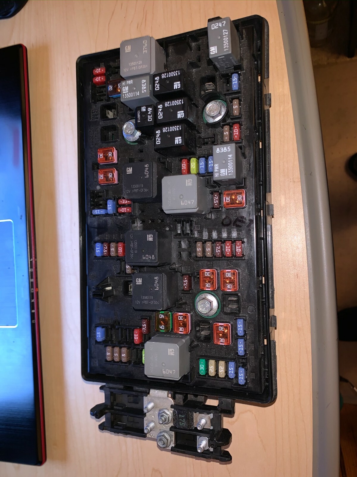Cadillac XTS and other GMs 13255300 Fuse Block Box Relay Unit 