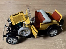 Motor City Classics 1931 Ford Model A 1/18  Yellow