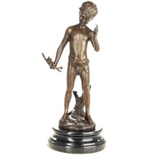 Scultura in bronzo di un ragazzo con uccellini su base di marmo dopo Auguste Moreau