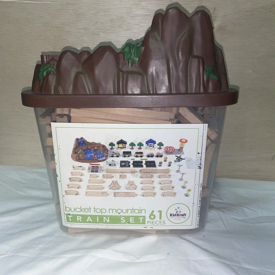 Caja de tren de montaña con tapa de cubo con 90 piezas de vía de KidKraft Foto 3 de 4