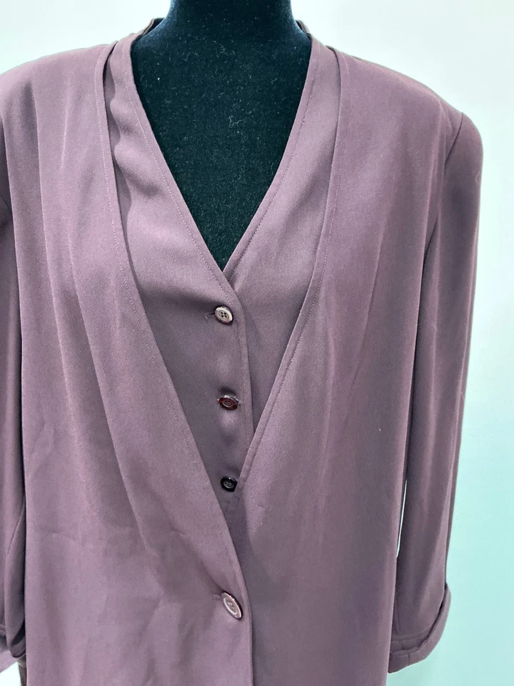 Liz Claiborne Company Womens Pant Suit Size 14 Inseam on pants 29” Jacket 31" - Image 4 of 4