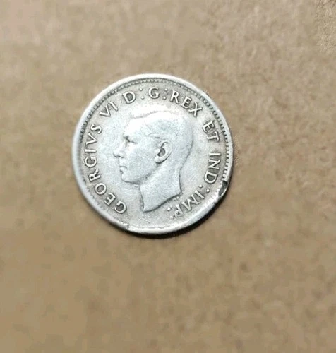1942 Canada 10 Cents Silver Coin