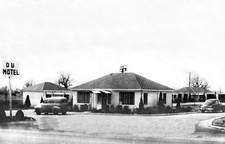 Norman, Oklahoma ~ O.U. Motel ~ Street View With Cars ~ Postcard COPY #10873