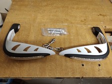 Handguards mit Tagfahrlicht / Handprotektoren