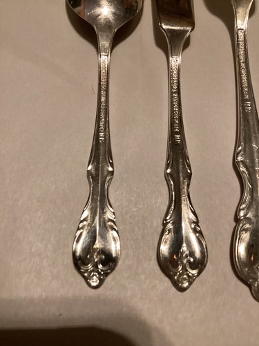 Rogers Bros. -IS Southern Splendor  Silverplate, Five Pieces of Flatware - Picture 12 of 24