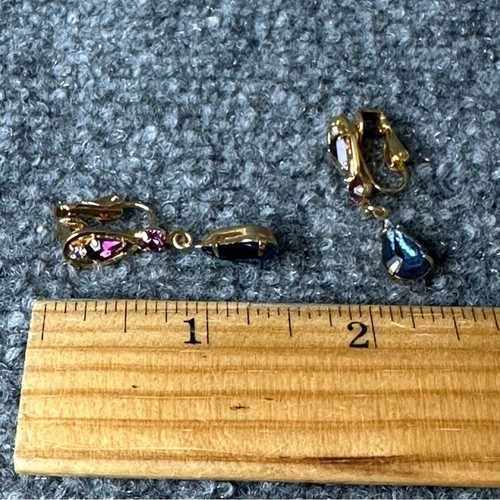 Vintage clip dangle earrings purple and blue stones cubic zirconia set in gold - Picture 4 of 4