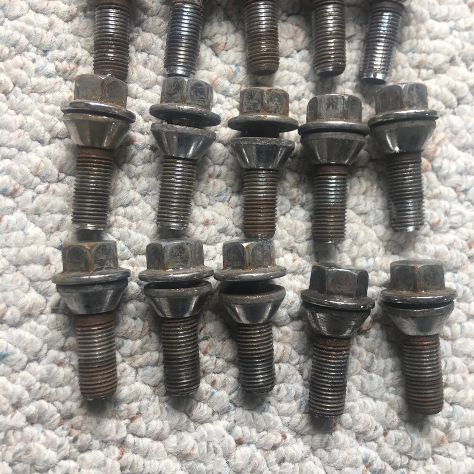 Juego de 20 pernos de tuerca Volvo xc70 M14x 1,5 ángulo de asiento 60 grados hexagonal 19 mm Foto 2 de 4