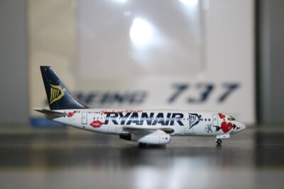 Aeroclassics 1:400 Ryanair Boeing 737-200 EI-CKS 'The Love Plane' Model Aircraft