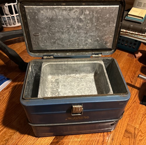 1950s VINTAGE Pathfinder lLARGE METAL Blue CAMP & PICNIC ICE BOX COOLER ICE PIC - Picture 3 of 8