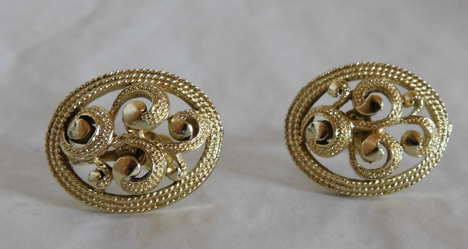 CORO Earrings - Gold Tone Screw Back - Swirl Design - Marked (#E279) | eBay