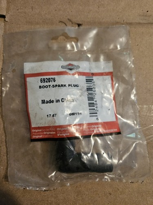 #ad Briggs And Stratton Spark Plug Boot 692076 $11.00