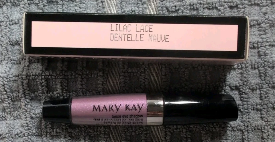 Sombra de ojos suelta Mary Kay - Encaje lila - NUEVA EN CAJA - 0,08 OZ. Foto 2 de 3