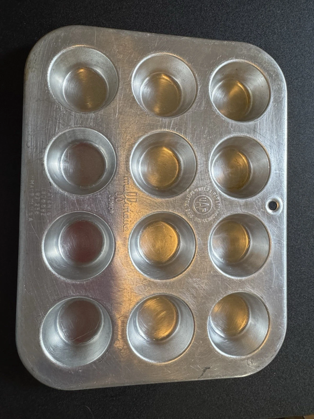 Vintage United Aircraft Products MUFFINAIRE JR Mini Muffin Aluminum Pan USA
Opens in a new window or