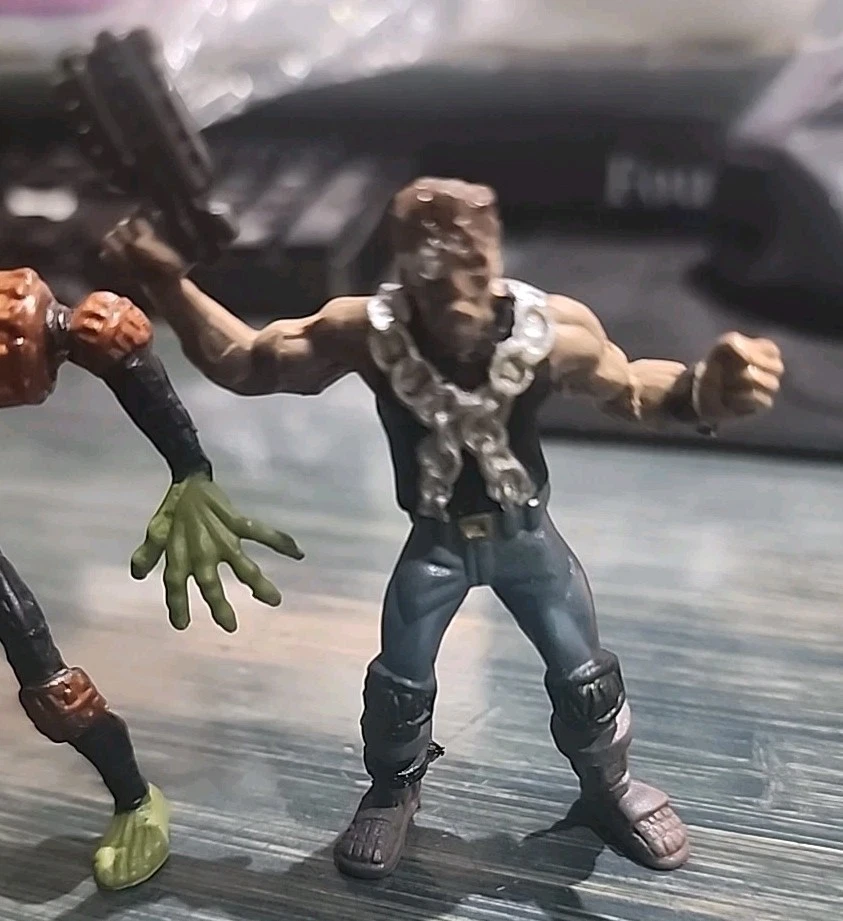 Lote de 2 mini figuras de acción de colección JUDGE DREDD de 2,5" Mattel 1995 Judge Death Foto 3 de 4