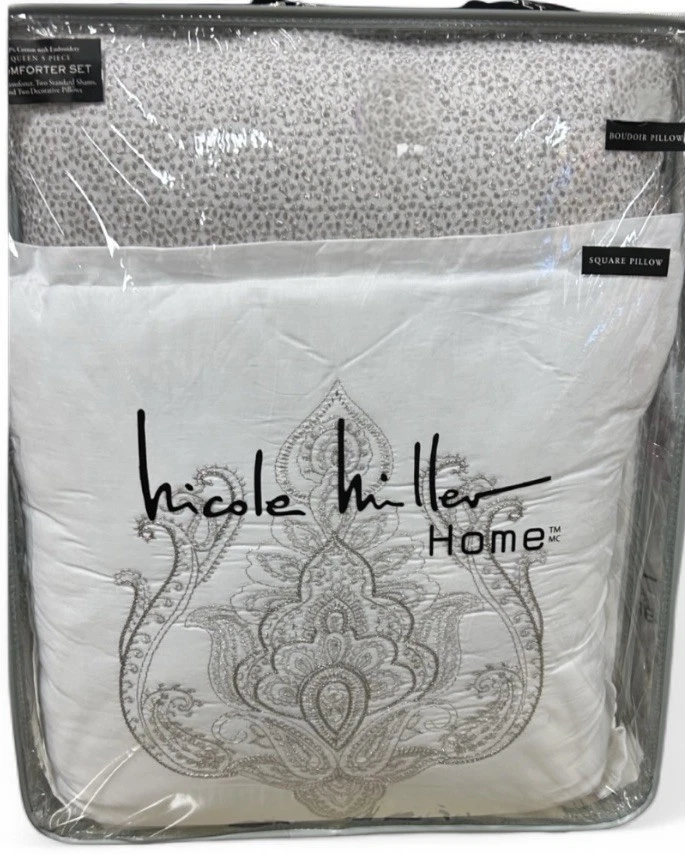Nicole Miller 灰色和白色棉带刺绣女王棉被套装 92 英寸 x 96 英寸 — 第 4/4 张图片