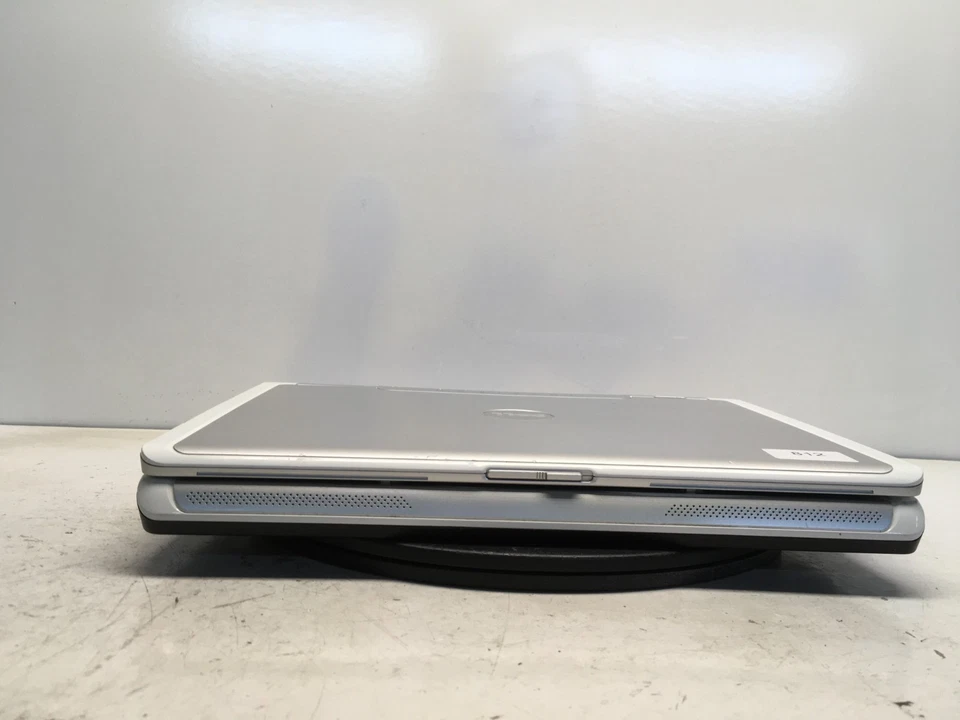 Dell Inspiron 1501 AMD Turion 64 MK-36 1 GB SIN DISCO DURO/batería - pantalla tenue Foto 3 de 4