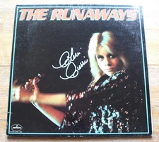 The Runaways s/t 1976 debut Vintage LP Signed by Lead Singer Cherie Currie