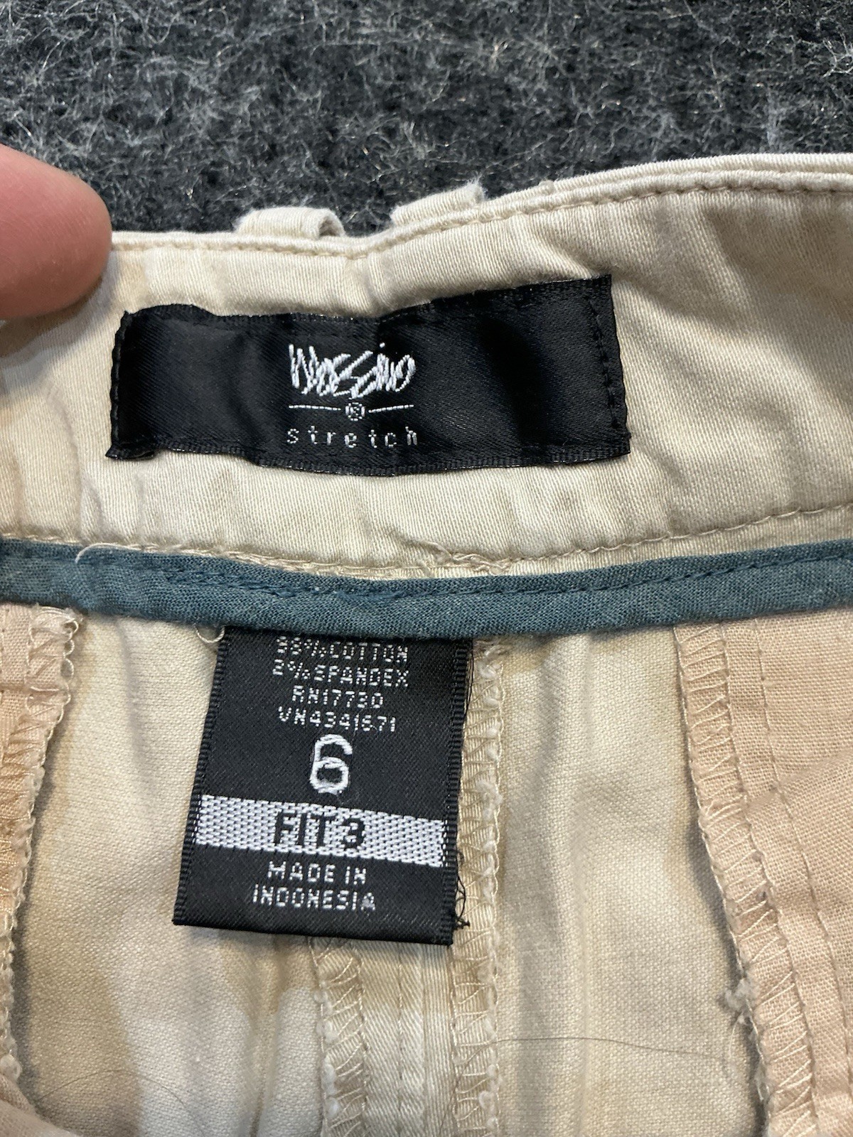 Mossimo Stretchy Shorts Womens Size 6 Cream and Tan Summeressentials image 2