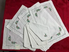 New Vtg Set of 4 Holiday Holly Cotton Cloth Placemats & Napkins Unused Christmas