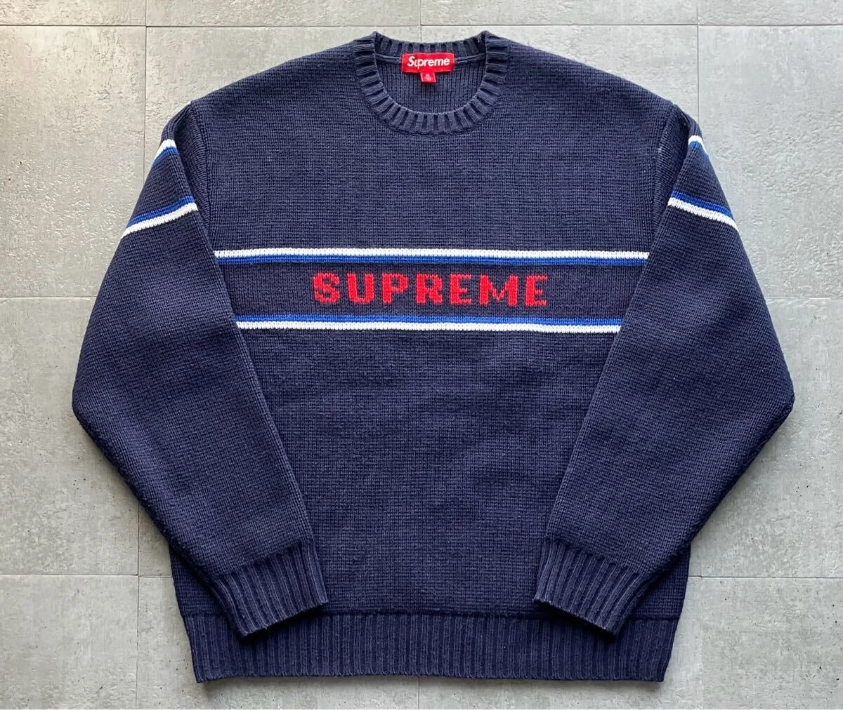 Pull rayé poitrine suprême pull rayé poitrine taille M bleu marine