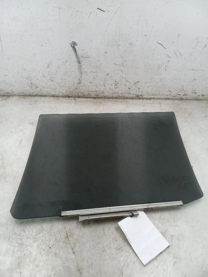 01-07 TOYOTA HIGHLANDER PASAJERO PUERTA TRASERA DERECHA CRISTAL 68113-48070 Foto 2 de 4