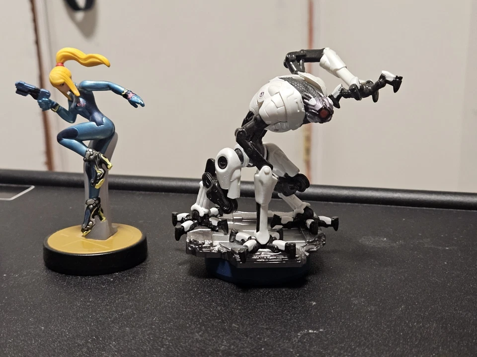 Metroid Dread Amiibos - Samus & EMMI E.M.M.I - ZERO SUIT Juego de 3 Excelente Estado Foto 2 de 4