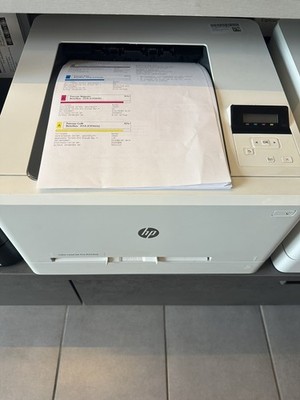 HP Color LaserJet Pro M452nw Laserdrucker - Weiß