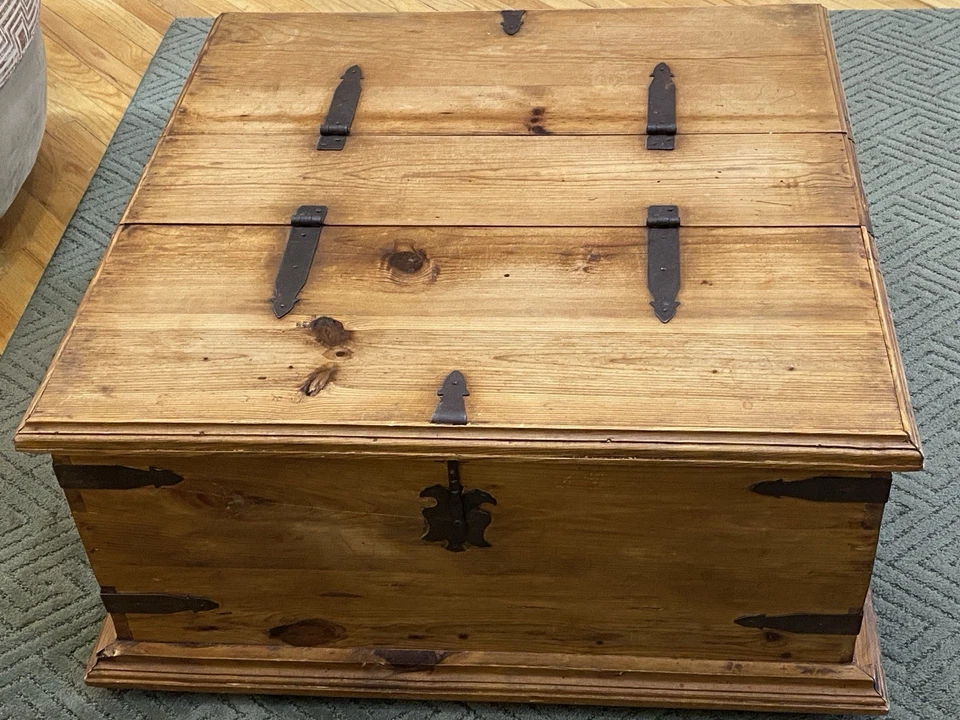 Vtg Rustic Farmhouse Solid Coffee Table with Lift-Top Storage - Image 3 of 4