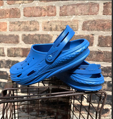 New Crocs Classic clog blue bolt Mens size 9 Womens size 11