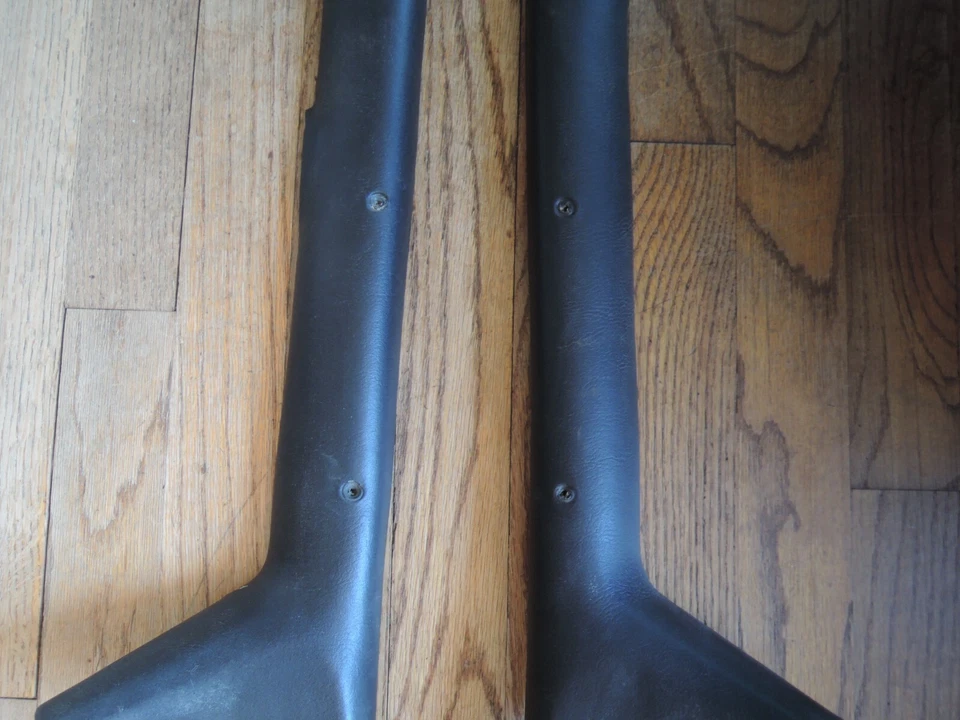 ALFA ROMEO 105 BERLINA SEDÁN Usado Original PAR Interior A MOLDURAS PILAR Foto 4 de 4