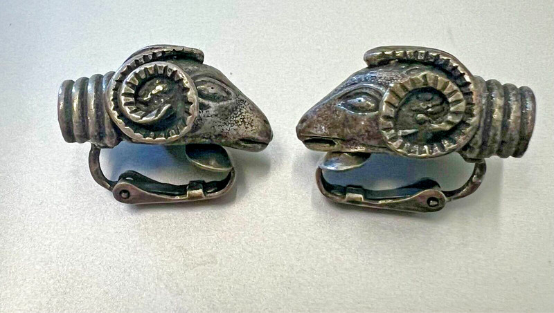 VINTAGE COROCRAFT RAMS HEAD EARRINGS SIGNED SILVER TONE CLIP ON