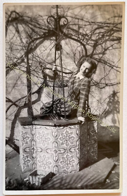 orig. Photo postcard woman lady fountain Morocco