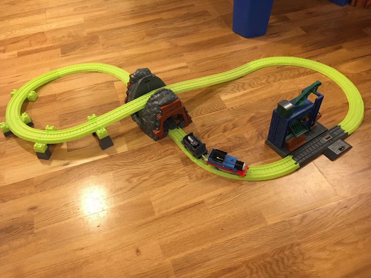 Thomas Friends Trackmaster Thomas Midnight Ride Set T5608 Glow In The Dark