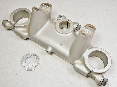 81 SUZUKI DR500 UPPER TOP STEERING STEM TRIPLE TREE CLAMP
