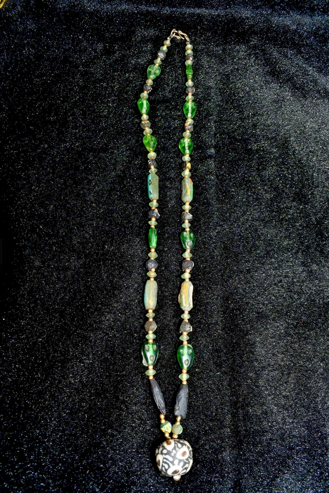 Antiguo collar tibetano de cuentas de vidrio antiguo antiguo del Himalaya y ágata con bandas Mala Foto 4 de 4