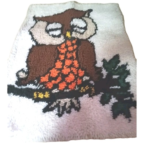 1977 MCM Vintage Finished Latch Hook Wall Hanging Owl Size 21" x 29”