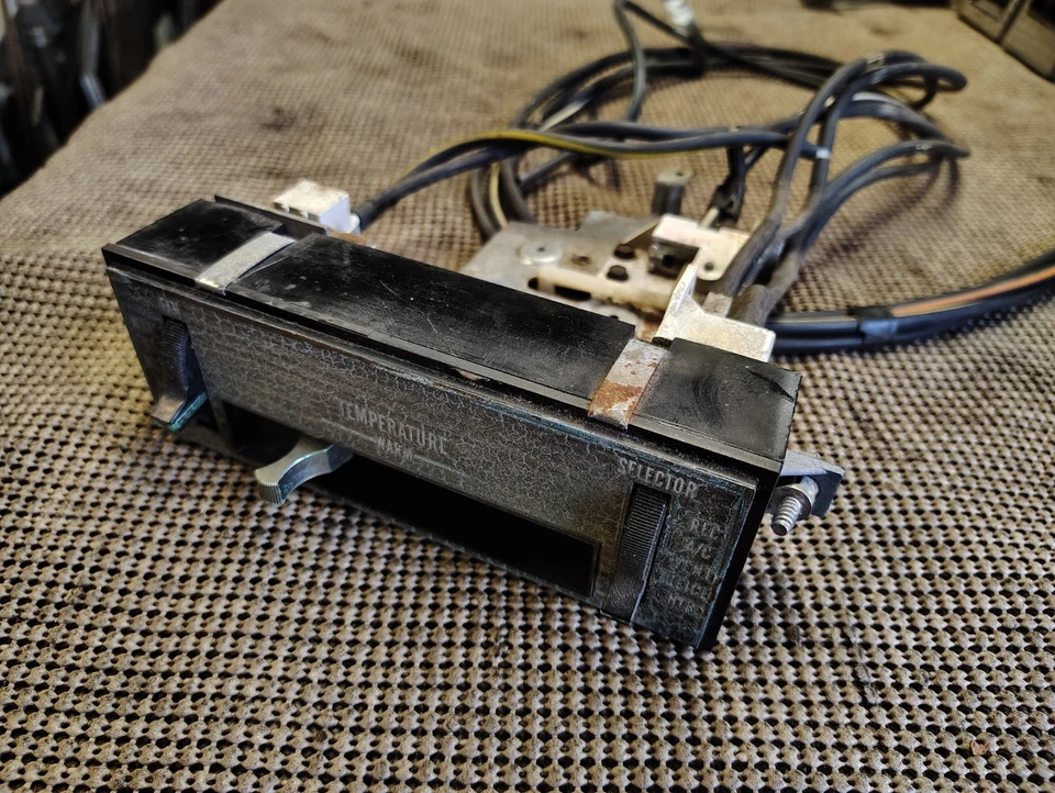 1969 - 72 别克 Skylark GSX Stage 1 运动车空调和热选择器控制器 — 第 3/4 张图片