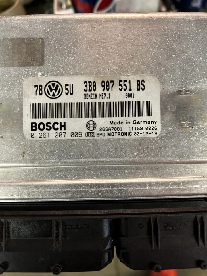 Volkswagen Passat 2000 OEM ECU ECM módulo de control del motor computador 3B0907551AN Foto 3 de 4