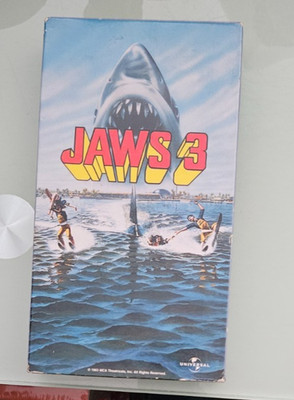 dennis quaid JAWS 3  bess armstrong / lea thompson VHS VIDEOTAPE 1998